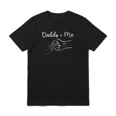 Daddy and Me Best T-Shirt – Daddy + Me Text über weißem Fingertipp – Klassisches T-Shirt in Schwarz