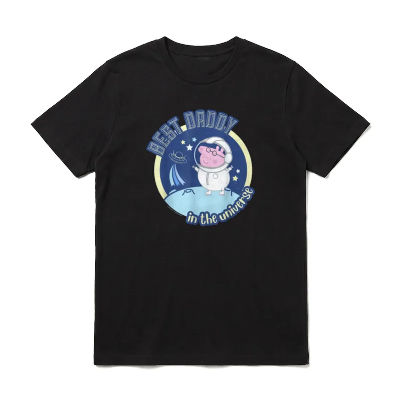 Daddy Pig Best Daddy T-Shirt – Rosa Astronaut-Papa mit Helm und UFO vor Sternenhimmel – Klassisches T-Shirt in Schwarz