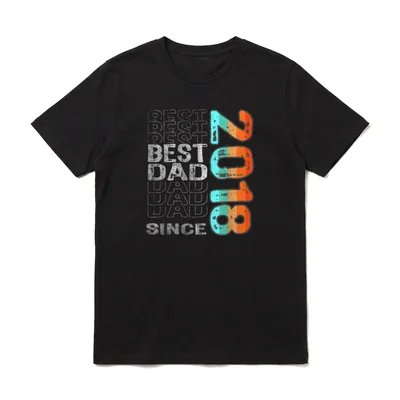 Best Dad Since 2018 T-Shirt – Klassisches T-Shirt in Schwarz