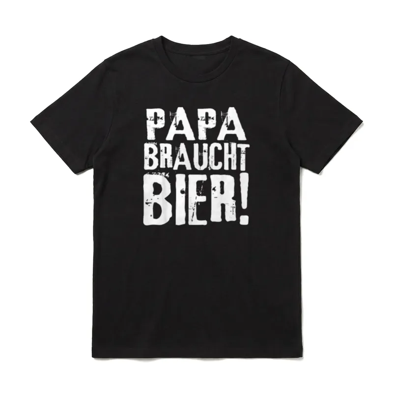 Papa braucht Bier Sprüche T-Shirt – Schriftzug „Papa braucht Bier!“ in grober Stempeloptik – Klassisches T-Shirt in Schwarz