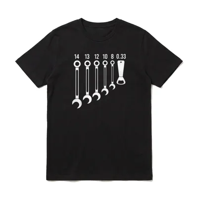 Cool Biertrinker Vater Papa T-Shirt – Schraubenschlüssel-Reihe mit Zahlen und Flaschenöffner – Klassisches T-Shirt in Schwarz