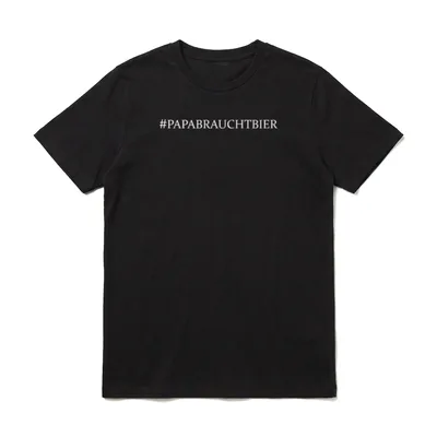 Papa braucht Bier Design T-Shirt – Schriftzug „#PapaBrauchtBier“ in Weiß – Klassisches T-Shirt in Schwarz