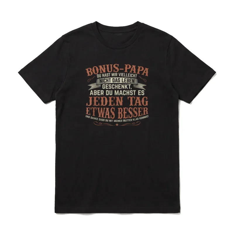 Vatertag Bonus Papa T-Shirt – Typografie Motiv Bonus Papa mit Banner-Element und Sternchen – Klassisches T-Shirt in Schwarz