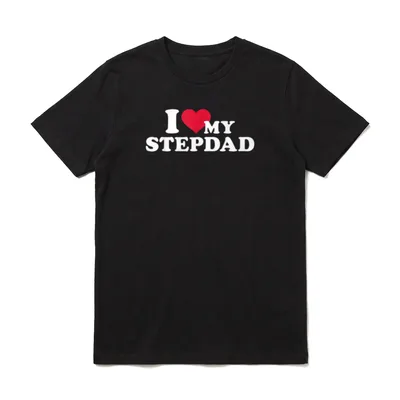 Ich lieben meinen Stiefvater T-Shirt – I ❤️ MY STEPDAD Text mit rotem Herz auf grau – Klassisches T-Shirt in Schwarz