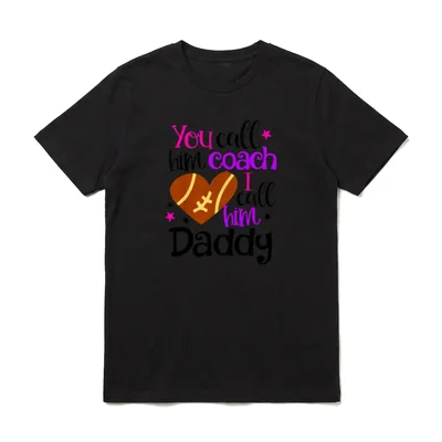 You Call Him Coach T-Shirt – You call him Coach I call him Daddy, Herz aus Football – Klassisches T-Shirt in Schwarz