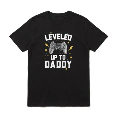 Leveled Up To Daddy Baby T-Shirt – Klassisches T-Shirt in Schwarz