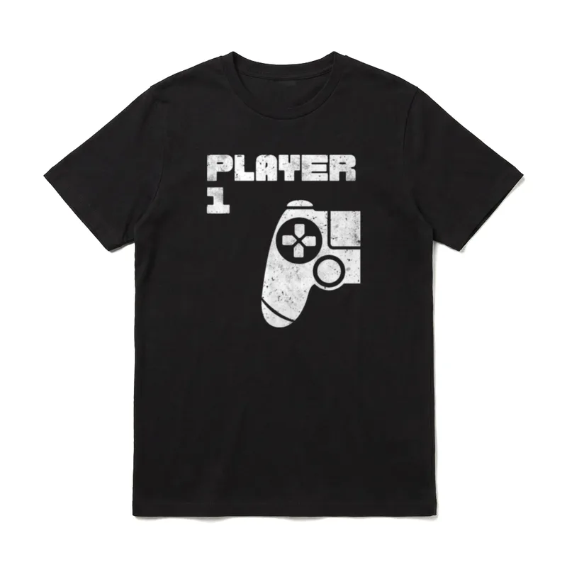Player 1 Player 2 T-Shirt – PLAYER 1 Text und weißer Gamecontroller im Vintage-Look – Klassisches T-Shirt in Schwarz