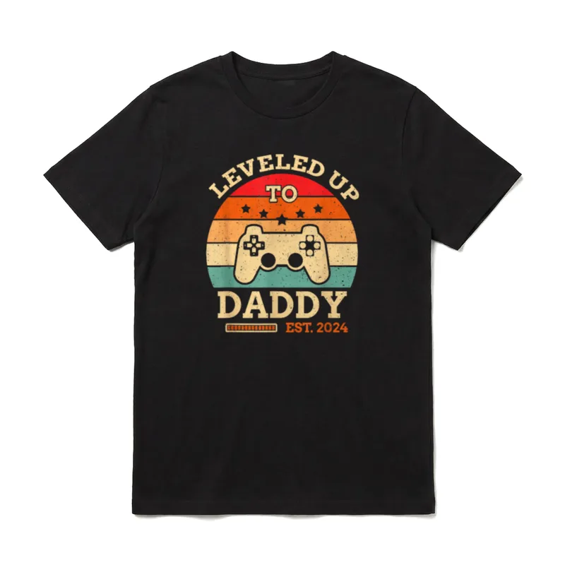 Level Up To Daddy 2024 T-Shirt – Klassisches T-Shirt in Schwarz
