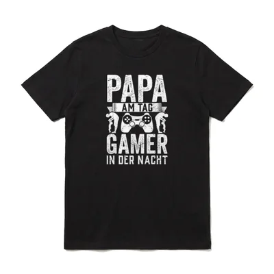 Gaming Dad Papa T-Shirt – PAPA AM TAG GAMER IN DER NACHT Text mit Controller und Silhouetten – Klassisches T-Shirt in Schwarz