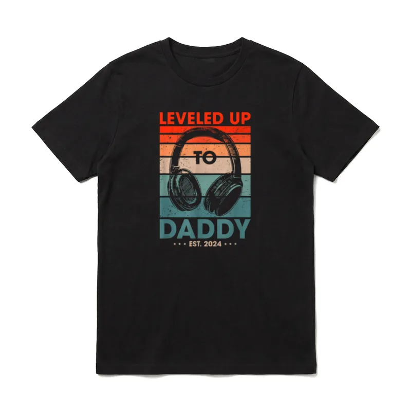 Level Up To Daddy Gaming T-Shirt – Klassisches T-Shirt in Schwarz