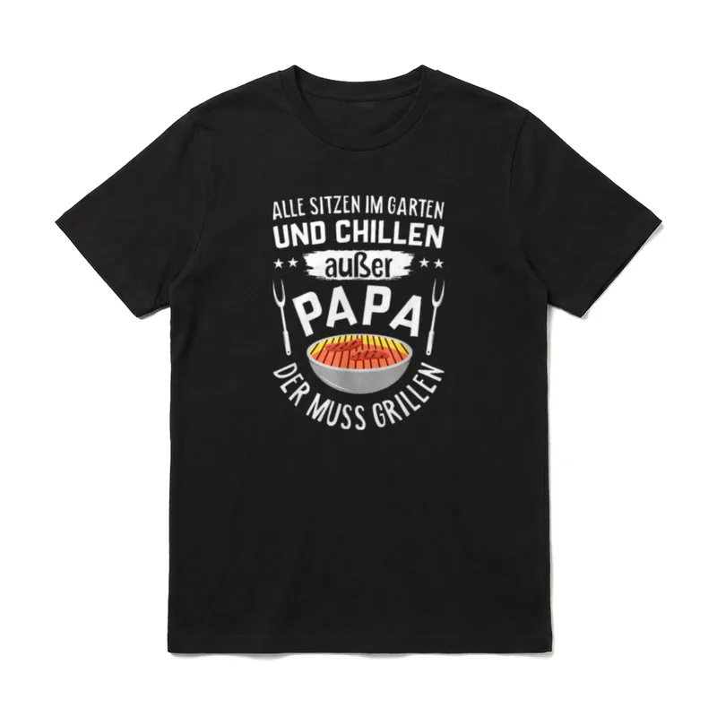 Alle Sitzen Im Garten T-Shirt – Papa Grillen Wurst Text Motiv Gartenparty – Klassisches T-Shirt in Schwarz