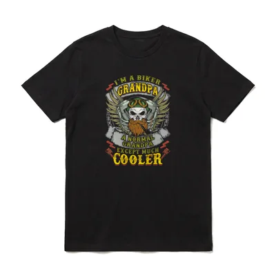 I m a Biker T-Shirt – Totenkopf mit Bart, Helm, Brille, Schriftzug Biker Grandpa – Klassisches T-Shirt in Schwarz