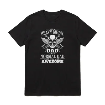 Heavy Metal Dad T-Shirt – Totenkopf mit Flügeln und Gitarren, Text Heavy Metal Dad – Klassisches T-Shirt in Schwarz