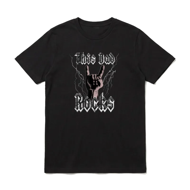 Rock n Roll Papa T-Shirt – This Dad Rocks Schriftzug mit Rock-Geste und Blitzgrafik – Klassisches T-Shirt in Schwarz