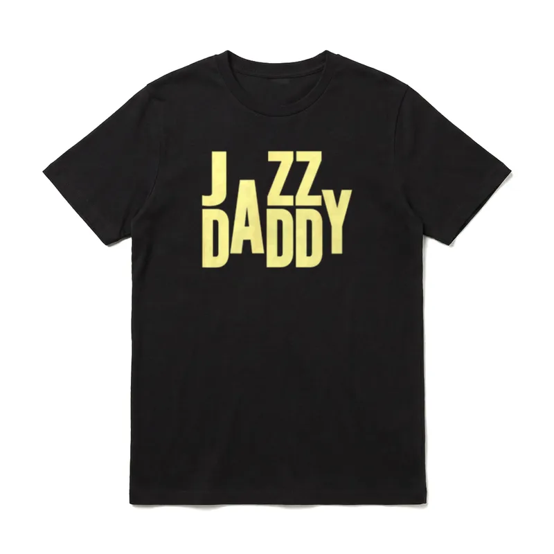 Musik schlägt Papa T-Shirt – Gelber JAZZ DADDY Schriftzug – Klassisches T-Shirt in Schwarz