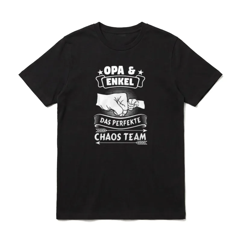 T-Shirt Enkel – Opa und Enkel machen Fists Bump mit dem Schriftzug Das Perfekte Chaos Team – Klassisches T-Shirt in Schwarz