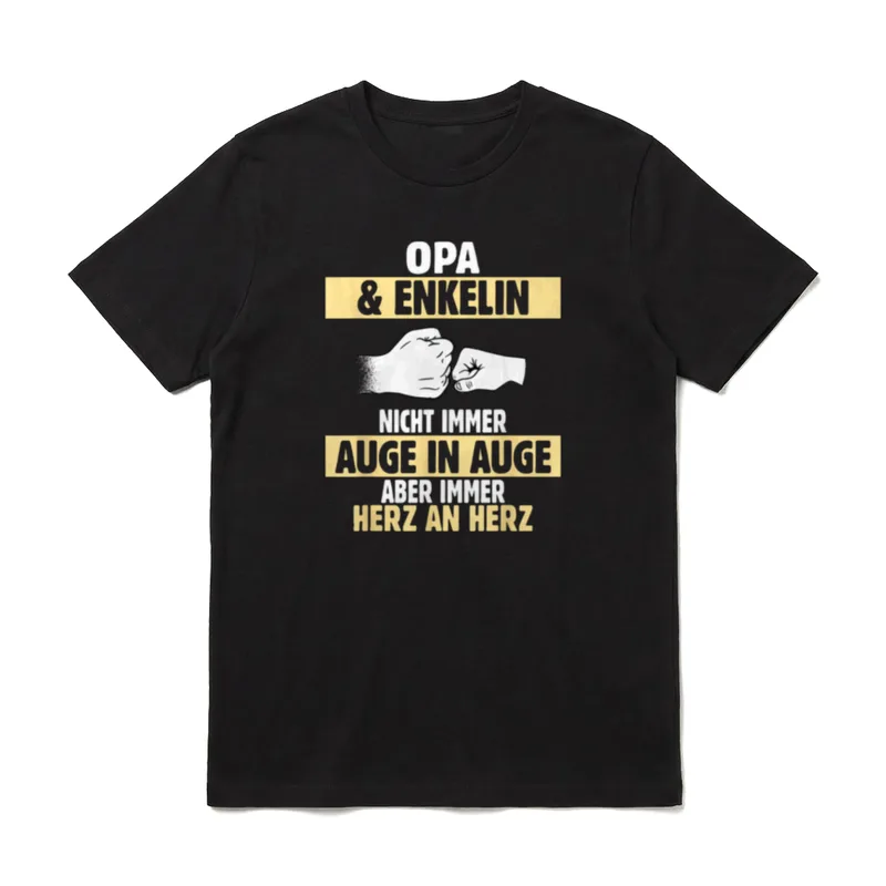 Opa und Enkelin T-Shirt – Faustgruß, Schriftzug Opa & Enkelin, Herz an Herz – Klassisches T-Shirt in Schwarz