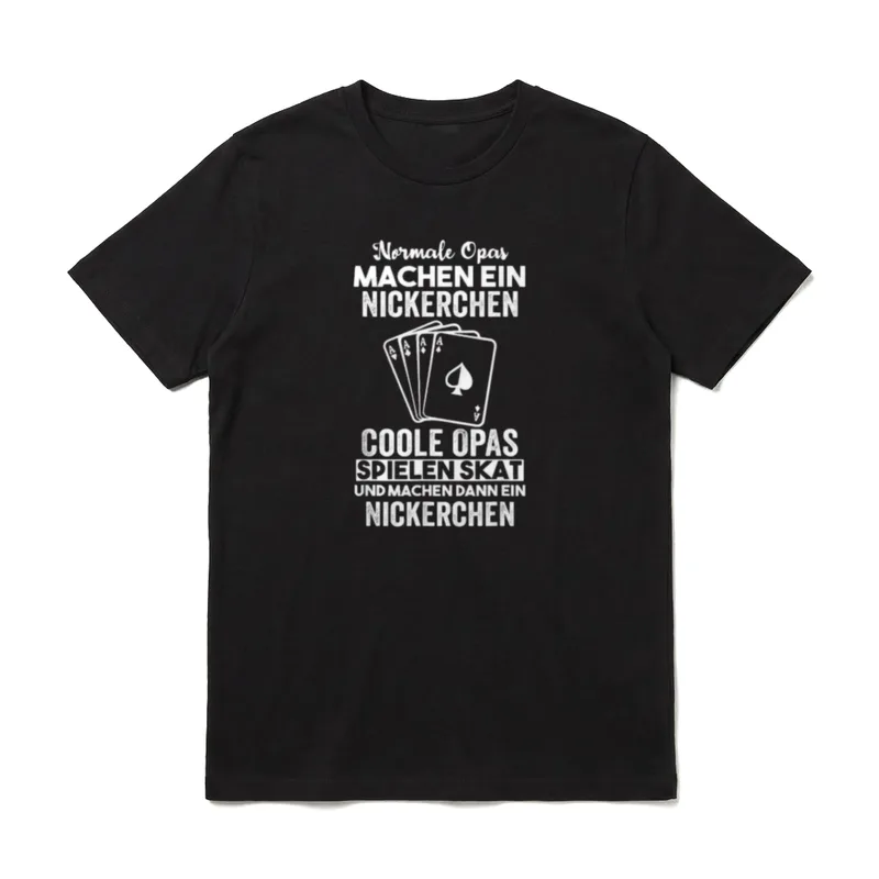 Skat Opa Skatspiel T-Shirt – Vier weiße Asen mit Spruch über coole Opas und Skat – Klassisches T-Shirt in Schwarz