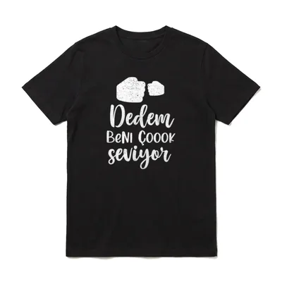 Dedem Beni Cok Seviyor T-Shirt – Klassisches T-Shirt in Schwarz