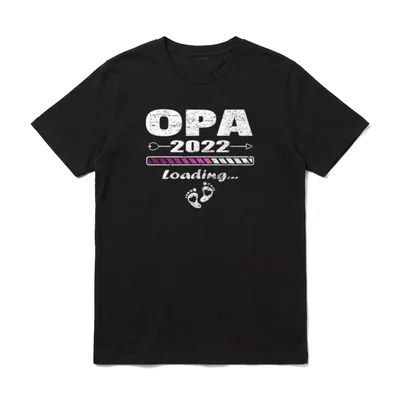Opa für Großvater Opa T-Shirt – „OPA 2022 Loading…“ mit Babyfußabdrücken – Klassisches T-Shirt in Schwarz