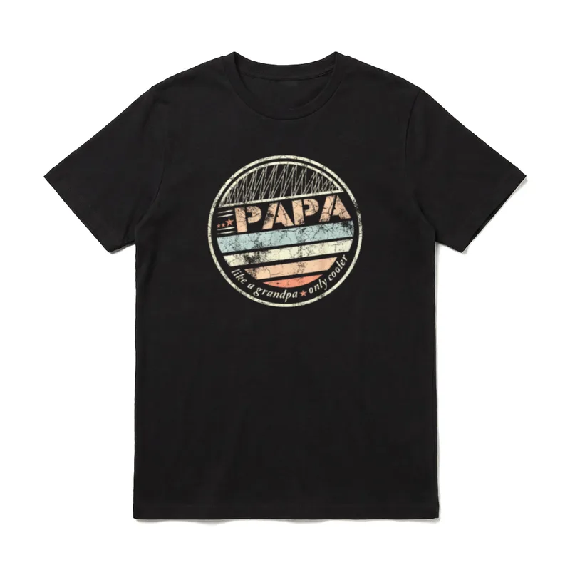 Papa Vintage Retro Großpapa T-Shirt – Rundes Badge mit „PAPA – like a grandpa, only cooler“ – Klassisches T-Shirt in Schwarz