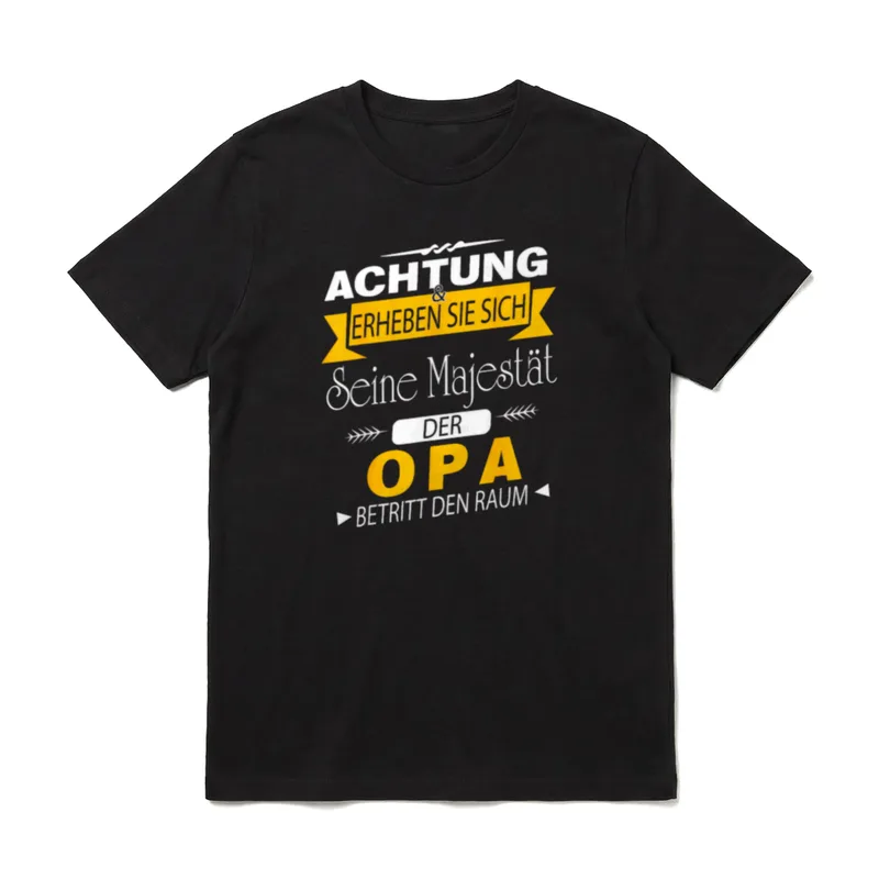 Seine Majestät Der Opa Betritt T-Shirt – Achtung Opa betritt Raum gelbes Banner Schriftzug – Klassisches T-Shirt in Schwarz