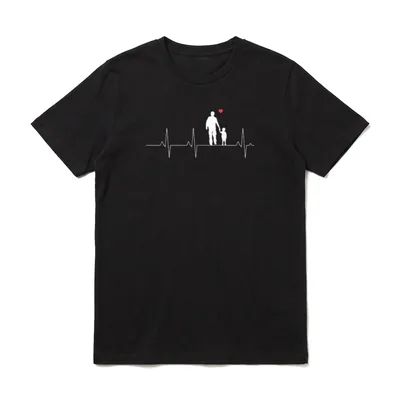 Vater Und Sohn Herzschlag EKG T-Shirt – EKG-Linie mit Vater-Sohn-Silhouette und rotem Herz – Klassisches T-Shirt in Schwarz