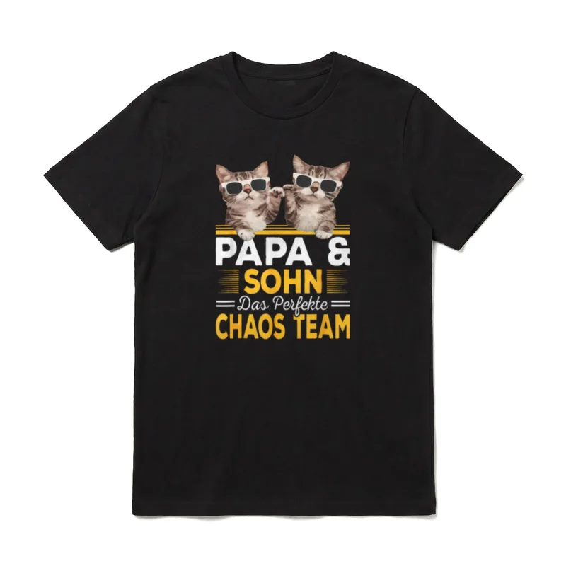 Papa und Sohn T-Shirt – Zwei Katzen mit Sonnenbrille, Spruch Das Perfekte Chaos Team – Klassisches T-Shirt in Schwarz