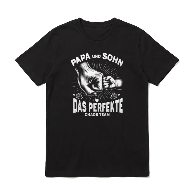 Papa und Sohn T-Shirt – Faustgruß Vater und Sohn, Schriftzug „Das perfekte Chaos Team“ – Klassisches T-Shirt in Schwarz