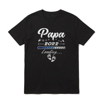 Papa für werdende Papa 2022 T-Shirt – Papa 2022 Loading Balken mit Herzen und Babyfüßen – Klassisches T-Shirt in Schwarz