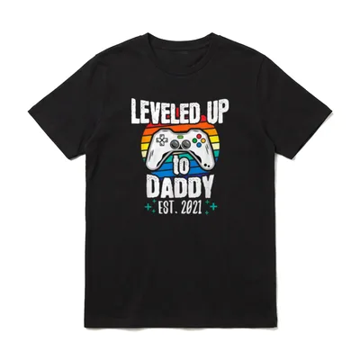 Papa 2021 leveled up T-Shirt – Klassisches T-Shirt in Schwarz