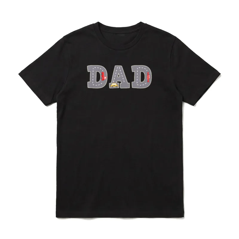 Coole Spielmatte Autorennbahn T-Shirt – DAD-Schriftzug als Straße mit kleinen Autos – Klassisches T-Shirt in Schwarz