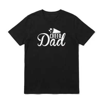 Cheer Dad T-Shirt – Weißer Schriftzug CHEER Dad mit Megafon-Silhouette und drei Herzen – Klassisches T-Shirt in Schwarz