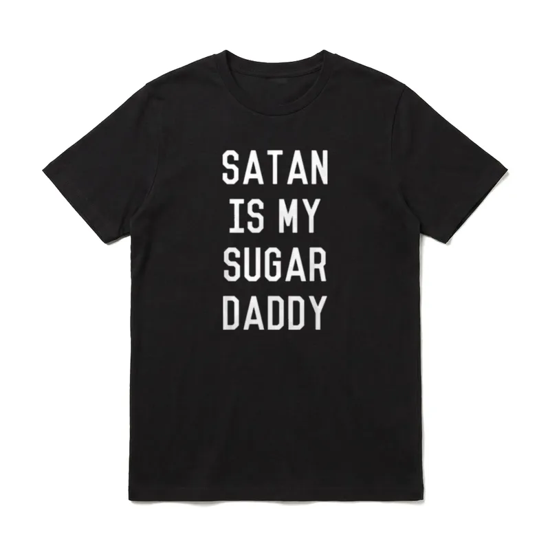 Satan is My Sugar T-Shirt – Schriftzug „Satan is My Sugar Daddy“ in weißer Blockschrift – Klassisches T-Shirt in Schwarz
