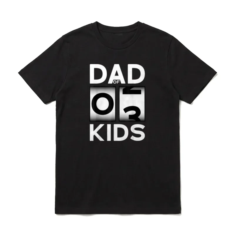 PAPA 3 ENDLICH WERDENDE T-Shirt – Schwarze Schrift DAD OF 3 KIDS auf weißem Hintergrund – Klassisches T-Shirt in Schwarz