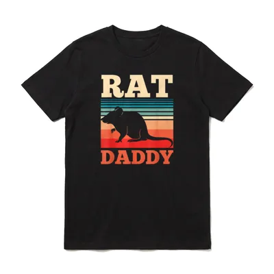 Rattenpapa Ratte Papa Ratten T-Shirt – Rattensilhouette vor Streifen, Schriftzug RAT DADDY – Klassisches T-Shirt in Schwarz