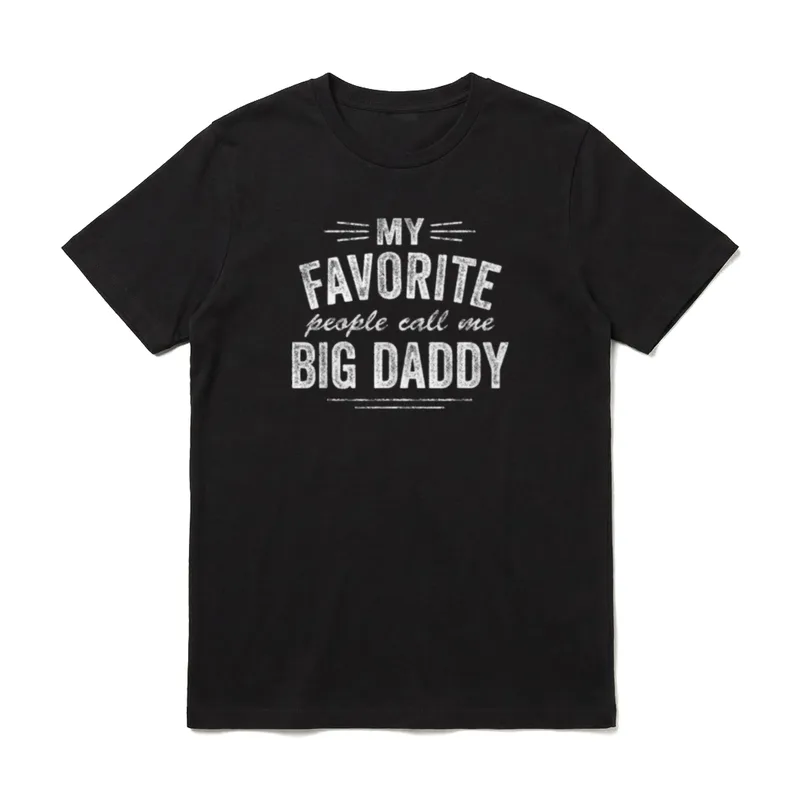 Meine Lieblingsmenschen nennen mich T-Shirt – Klassisches T-Shirt in Schwarz