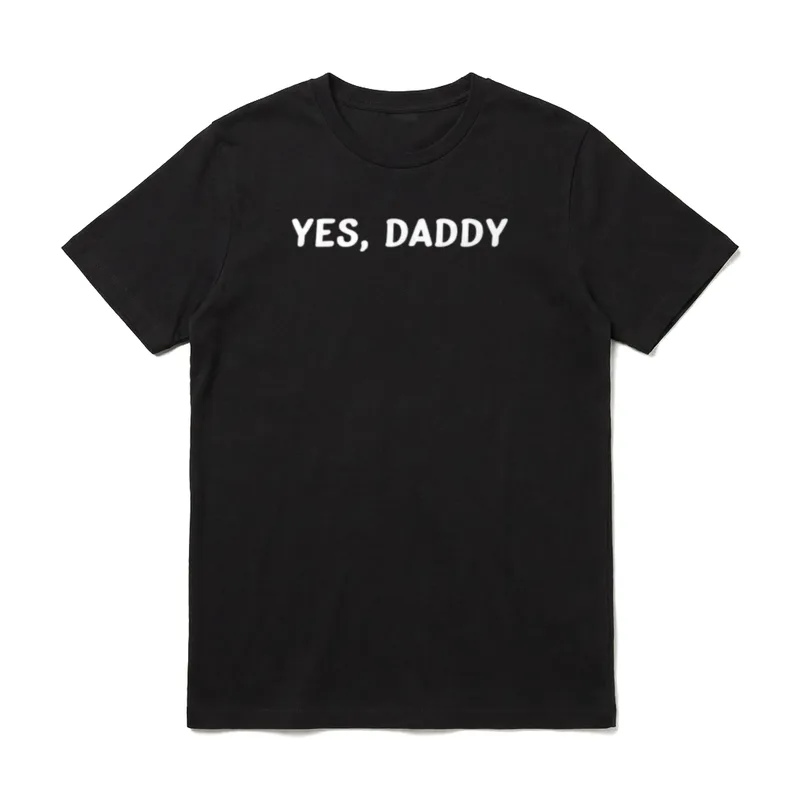 Yes Daddy Ja Pappa T-Shirt – Weißer Schriftzug YES, DADDY auf neutralem grauen Hintergrund – Klassisches T-Shirt in Schwarz