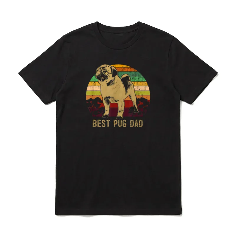 Mops Best Pug Dad T-Shirt – Retro-Mops Silhouette vor bunten Streifen mit Text BEST PUG DAD – Klassisches T-Shirt in Schwarz