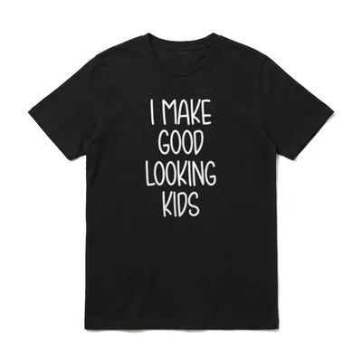 I Make Good Looking T-Shirt – Schriftzug I MAKE GOOD LOOKING KIDS in weißer Handschrift – Klassisches T-Shirt in Schwarz