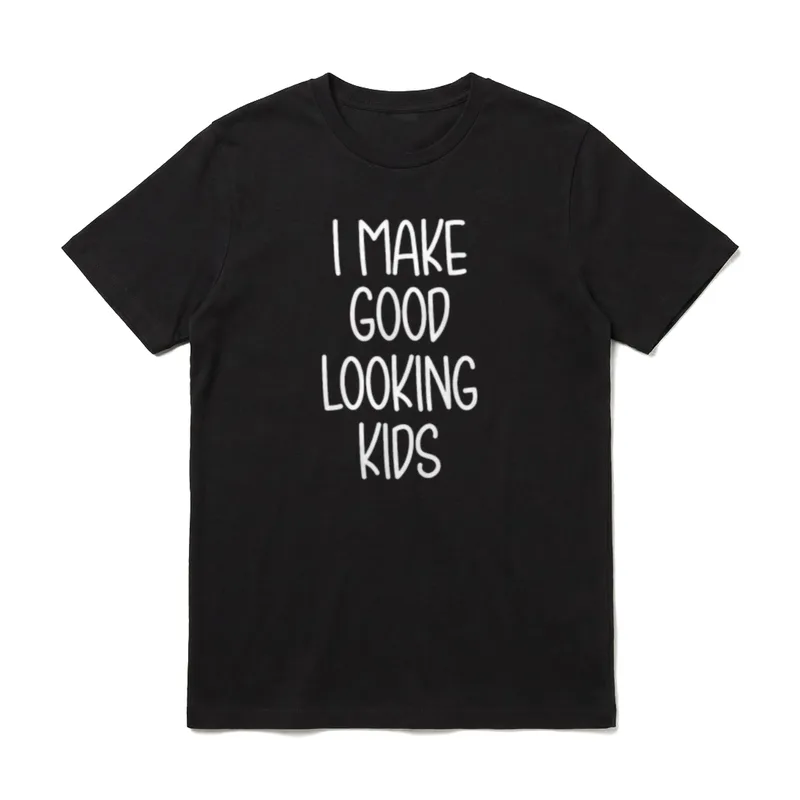 I Make Good Looking T-Shirt – Schriftzug I MAKE GOOD LOOKING KIDS in weißer Handschrift – Klassisches T-Shirt in Schwarz