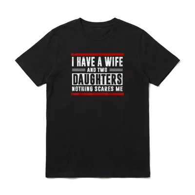 Ich habe eine Frau T-Shirt – Klassisches T-Shirt in Schwarz