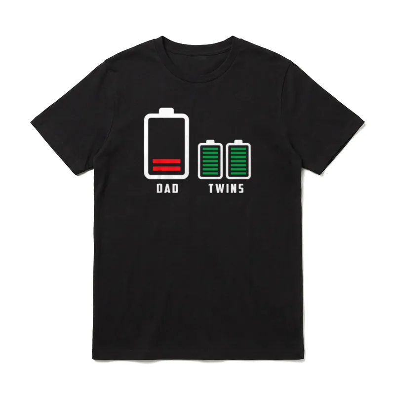 Vater Papa Dad T-Shirt – Batterien DAD rot leer und TWINS grün voll – Klassisches T-Shirt in Schwarz