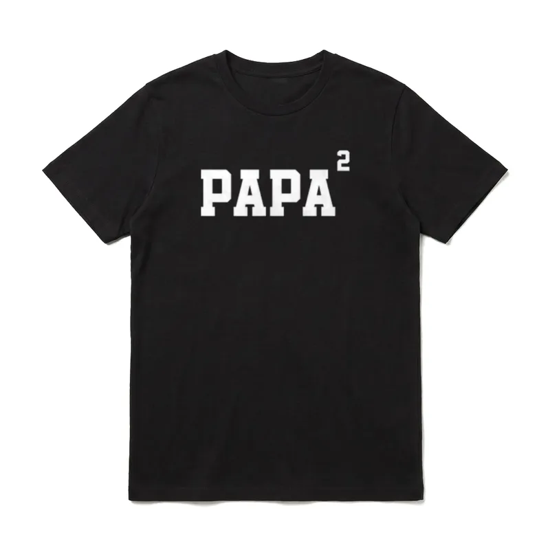 Papa hoch 2 Vater T-Shirt – PAPA² weißer Schriftzug – Klassisches T-Shirt in Schwarz