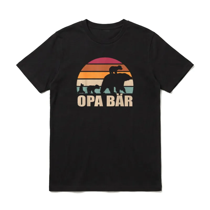 Opa Bär mit drei T-Shirt – Retro Sonnenuntergang mit Bärenfamilie und Text OPA BÄR – Klassisches T-Shirt in Schwarz
