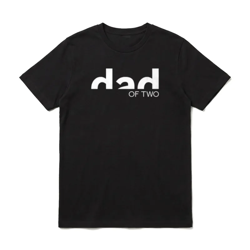 Dad Of Two Vater T-Shirt – White text dad OF TWO on grey background with stylized lettering – Klassisches T-Shirt in Schwarz