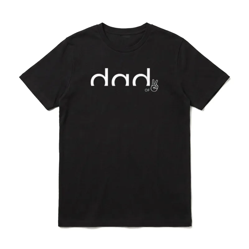 Dad of Two Väter T-Shirt – Schriftzug dad OF mit weißem Fingerzeichen – Klassisches T-Shirt in Schwarz