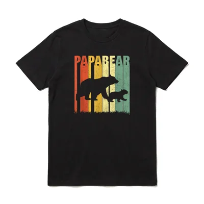 Papa Bär T-Shirt – PAPABEAR Schriftzug über großen und kleinen Bären in Regenbogenfarben – Klassisches T-Shirt in Schwarz