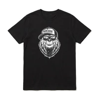 Papa Bear Sonnenbrille Cap T-Shirt – Bärenkopf mit Kappe und Sonnenbrille, Text PAPA BEAR – Klassisches T-Shirt in Schwarz