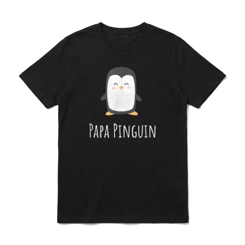 Pinguin Papa T-Shirt – Niedlicher Pinguin mit rosa Wangen und Text PAPA PINGUIN – Klassisches T-Shirt in Schwarz